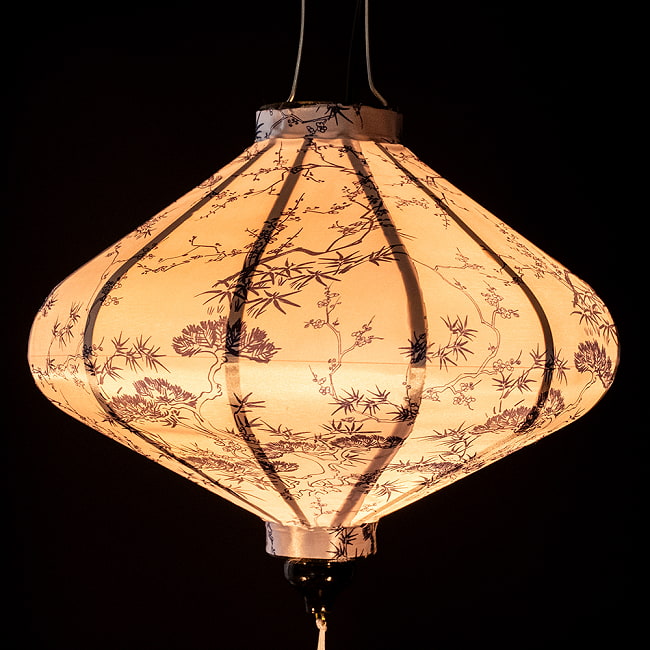 【3個セット】華やかな柄入り　ベトナム伝統のホイアン・ランタン(提灯) - 薄ひし形〔歳寒三友〕 4 - 幻想的な趣がありますね。