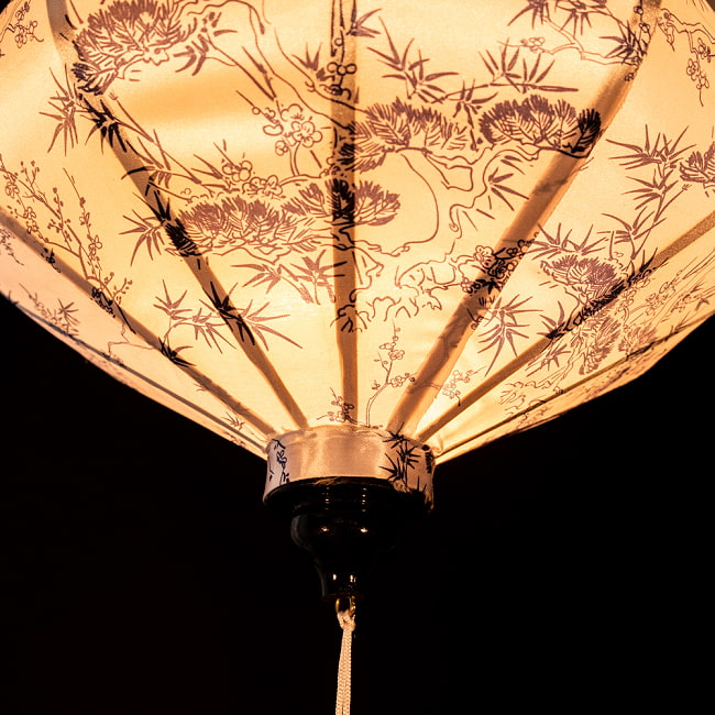 【3個セット】華やかな柄入り　ベトナム伝統のホイアン・ランタン(提灯) - 薄ひし形〔歳寒三友〕 6 - 角度を変えてみてみました。