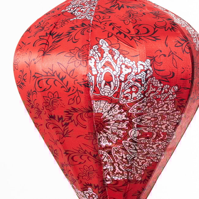 【3個セット】華やかな柄入り　ベトナム伝統のホイアン・ランタン〔提灯〕 - ほおずき型〔更紗マンダラ模様〕 11 - 生地の拡大写真です