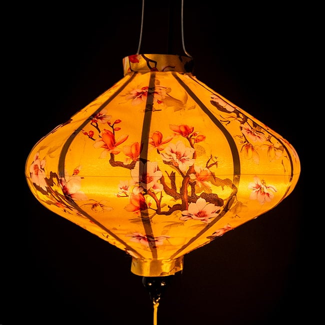 【3個セット】華やかな柄入り　ベトナム伝統のホイアン・ランタン(提灯) - 薄ひし形〔木蓮模様〕 4 - 幻想的な趣がありますね。