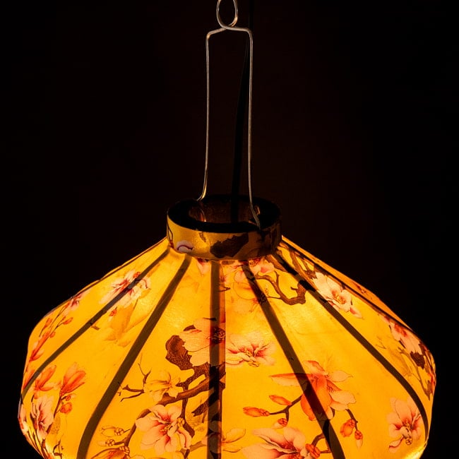 【3個セット】華やかな柄入り　ベトナム伝統のホイアン・ランタン(提灯) - 薄ひし形〔木蓮模様〕 7 - 上からの写真です