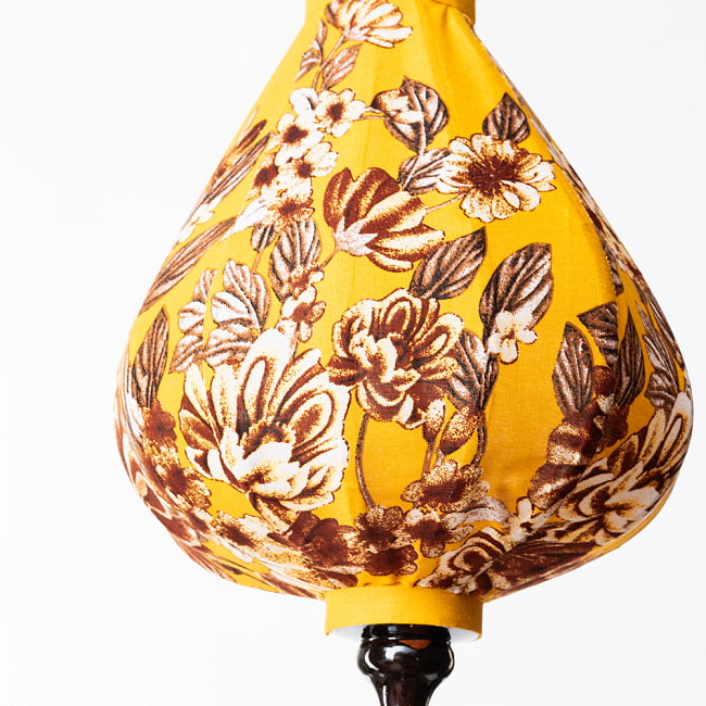 【5個セット】華やかな柄入り ベトナム伝統のホイアン・ランタン〔提灯〕 - ティアドロップ〔レトロ更紗模様〕 11 - 生地の拡大写真です