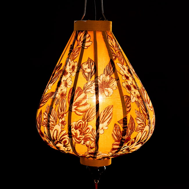 【5個セット】華やかな柄入り ベトナム伝統のホイアン・ランタン〔提灯〕 - ティアドロップ〔レトロ更紗模様〕 4 - 幻想的な趣がありますね。