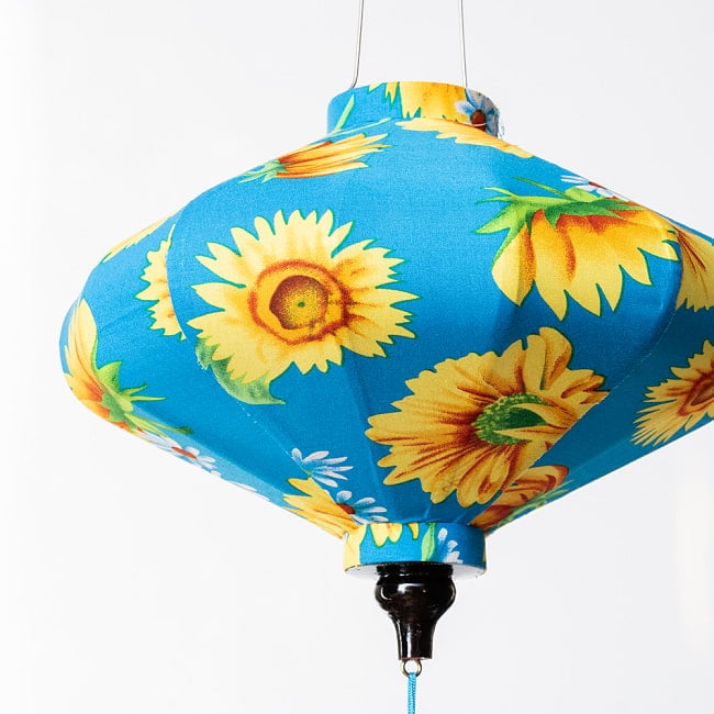 【5個セット】華やかな柄入り　ベトナム伝統のホイアン・ランタン(提灯) - 薄ひし形〔向日葵模様〕 11 - 生地の拡大写真です