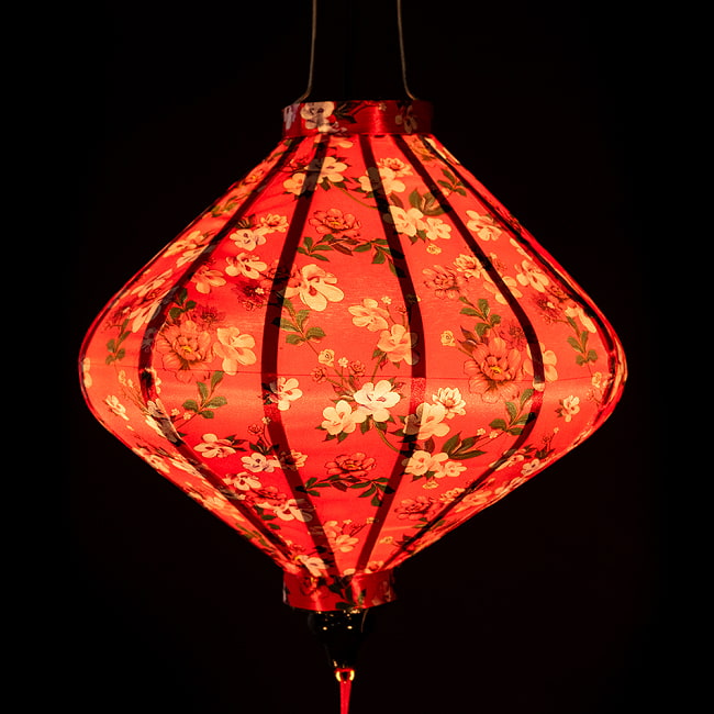 【5個セット】華やかな柄入り ベトナム伝統のホイアン・ランタン(提灯) - ダイヤ型〔レトロ小花模様〕 4 - 幻想的な趣がありますね。