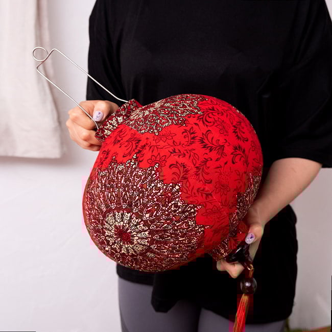 【5個セット】華やかな柄入り　ベトナム伝統のホイアン・ランタン(提灯) - 丸型〔テト祝華模様〕 14 - このくらいのサイズ感になります