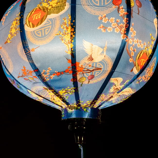 【5個セット】華やかな柄入り　ベトナム伝統のホイアン・ランタン(提灯) - 丸型〔テト祝華模様〕 6 - 角度を変えてみてみました。