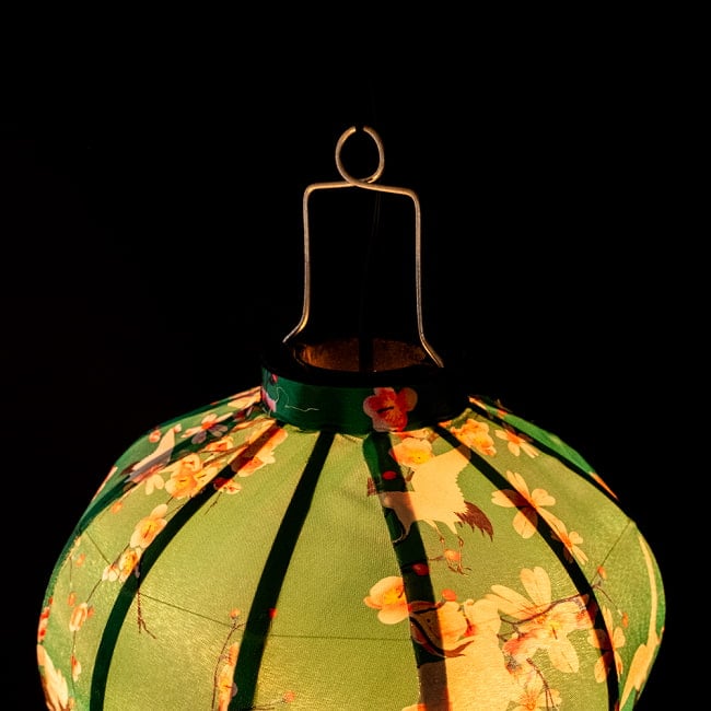 【5個セット】華やかな柄入り　ベトナム伝統のホイアン・ランタン〔提灯〕 - ほおずき型〔梅鶴模様〕 7 - 上からの写真です