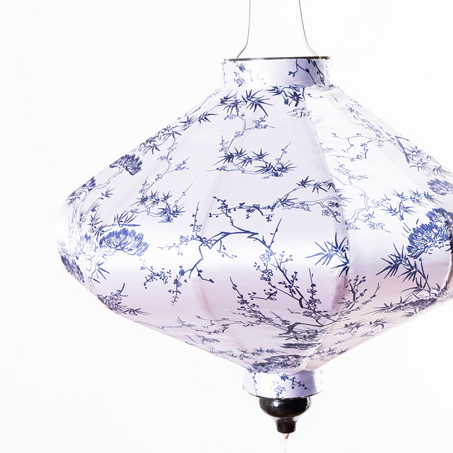 【5個セット】華やかな柄入り ベトナム伝統のホイアン・ランタン(提灯) - 薄ひし形〔歳寒三友〕 11 - 生地の拡大写真です