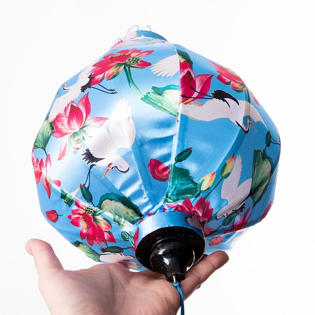 【5個セット】華やかな柄入り　ベトナム伝統のホイアン・ランタン〔提灯〕 - ティアドロップ〔鶴と睡蓮模様〕 12 - とても良い雰囲気ですね