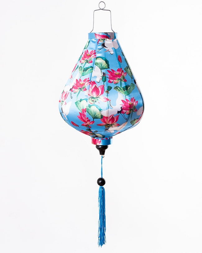 【5個セット】華やかな柄入り　ベトナム伝統のホイアン・ランタン〔提灯〕 - ティアドロップ〔鶴と睡蓮模様〕 8 - 明るい場所での写真です