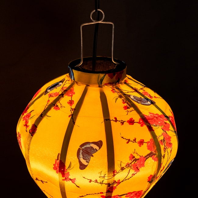 【5個セット】華やかな柄入り　ベトナム伝統のホイアン・ランタン〔提灯〕 - ほおずき型〔蝶と桃の花模様〕 7 - 上からの写真です