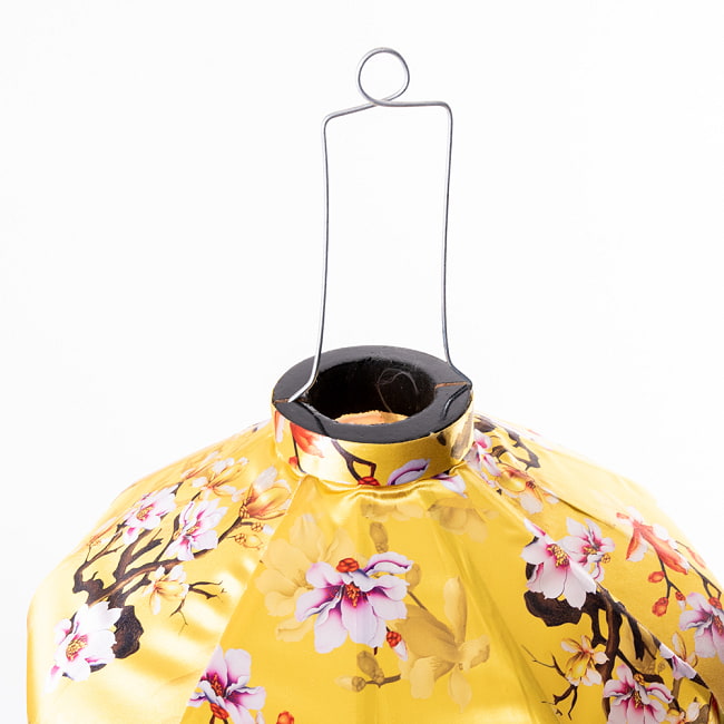 【5個セット】華やかな柄入り　ベトナム伝統のホイアン・ランタン(提灯) - 薄ひし形〔木蓮模様〕 10 - 上部の写真です