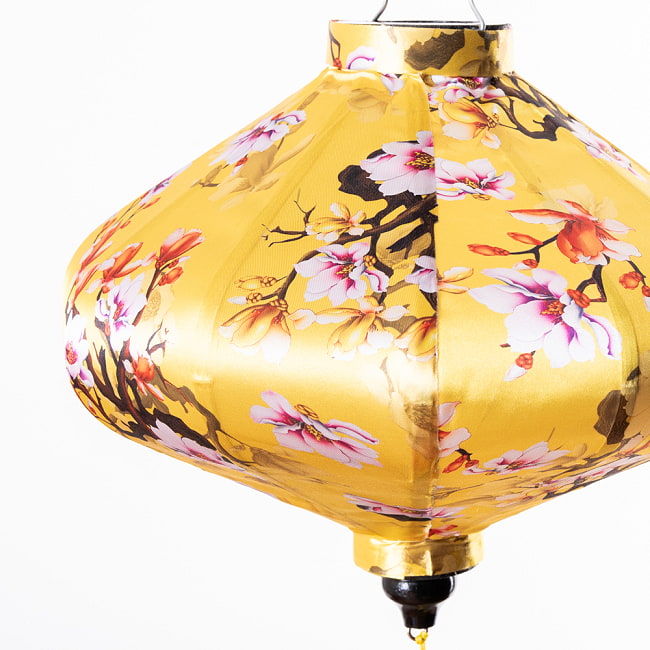 【5個セット】華やかな柄入り　ベトナム伝統のホイアン・ランタン(提灯) - 薄ひし形〔木蓮模様〕 11 - 生地の拡大写真です