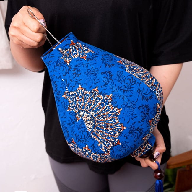 【5個セット】華やかな柄入り　ベトナム伝統のホイアン・ランタン〔提灯〕 - ティアドロップ〔燕と黄梅模様〕 14 - このくらいのサイズ感になります