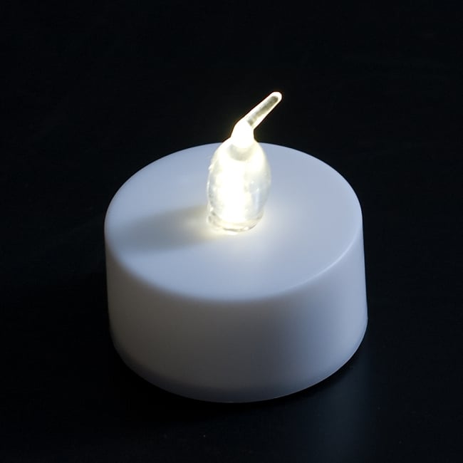 【お得！12個セット】キャンドル型LEDホワイトライト 12個セット 2 - 小さいのにまぶしい　キャンドル型LEDホワイトライトの写真です
