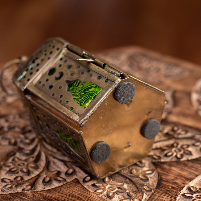 【5個セット】モロッコスタイルの透かし彫りLEDキャンドルランタン【ロウソク風LEDキャンドル付き】 - 【グリーン】約10.5×6cm 8 - 裏面の様子です。