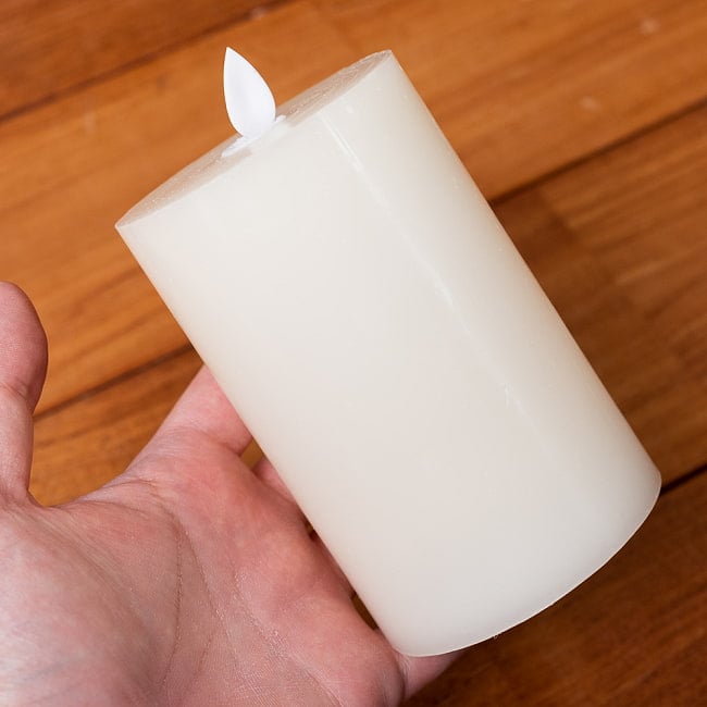 【10個セット】本物のロウで作られた　ゆらめく灯火 ロウソク風LEDキャンドルライト レインボー〔7.5cm×12.5cm〕 8 - このくらいのサイズ感になります