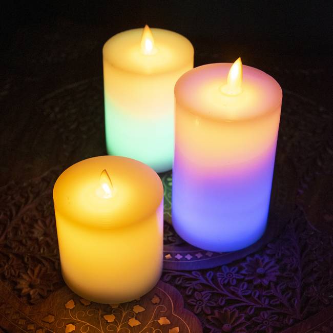 【10個セット】本物のロウで作られた　ゆらめく灯火 ロウソク風LEDキャンドルライト レインボー〔7.5cm×14.5cm〕 9 - 他のサイズも含め並べてみた、光の色のサンプルです。