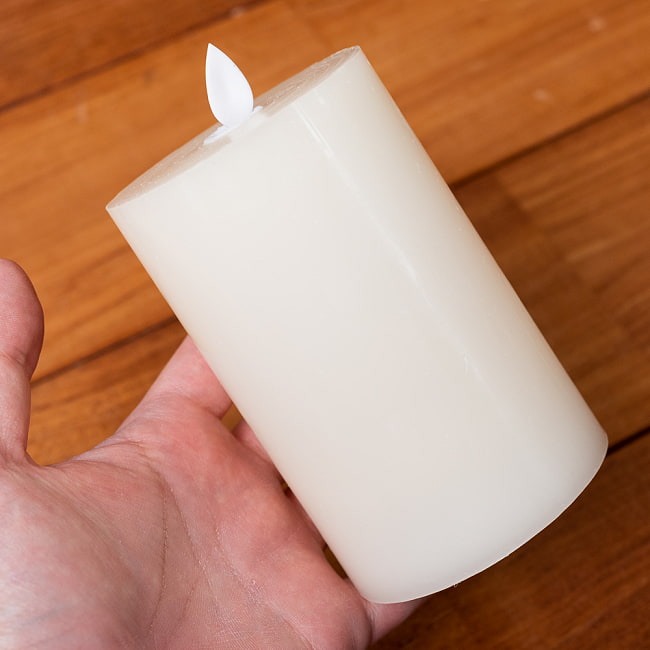 【20個セット】本物のロウで作られた　ゆらめく灯火 ロウソク風LEDキャンドルライト レインボー〔7.5cm×12.5cm〕 8 - このくらいのサイズ感になります