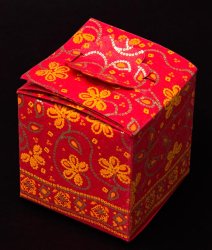 インドのラッピングボックスの商品写真