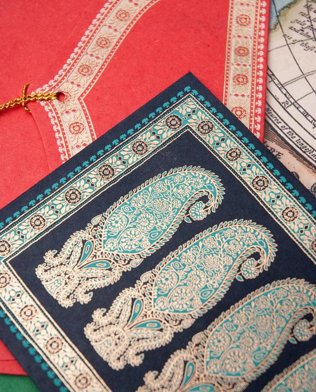 インドの封筒 - NITYA 4 - 拡大写真です。インドの伝統的なデザインが魅力的で品があります。