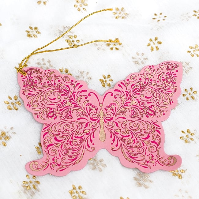 インドのギフトタグNo.23 - BUTTERFLY 2 - 蝶のシェイプにインドの伝統柄のプリントが美しく映え、なんとも可愛らしいです！