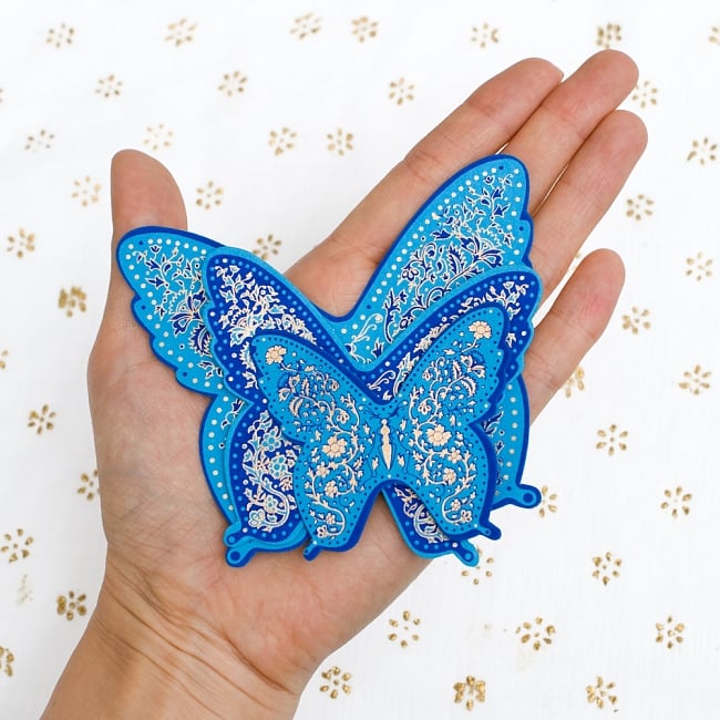 【全13色】インドのギフトタグ - BUTTERFLY 4 - 手に持ってみるとこのくらいの大きさです!
