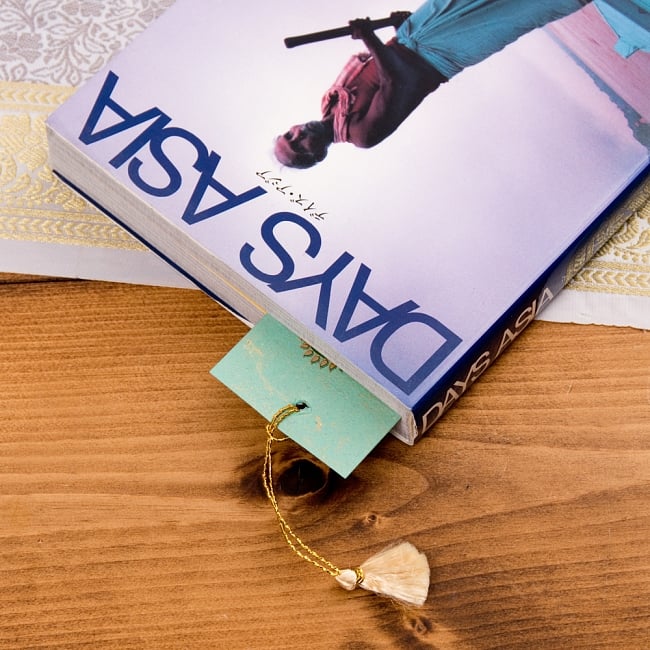 インドのしおり - BOOKMARK 【色アソート】 3 - ちょこんと飛び出すタッセルが可愛いですね!読書がもっと楽しくなりそうです^^