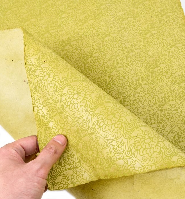 【75cmx50cm】ロクタ紙のラッピングペーパー3枚セット -黄緑色・花柄 4 - 光沢や質感をお分かりいただくために拡大してみました