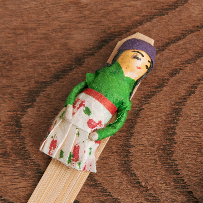 【10個セット】ネパールの手づくりしおり - 伝統衣装 6 - 緑の上着がキュート