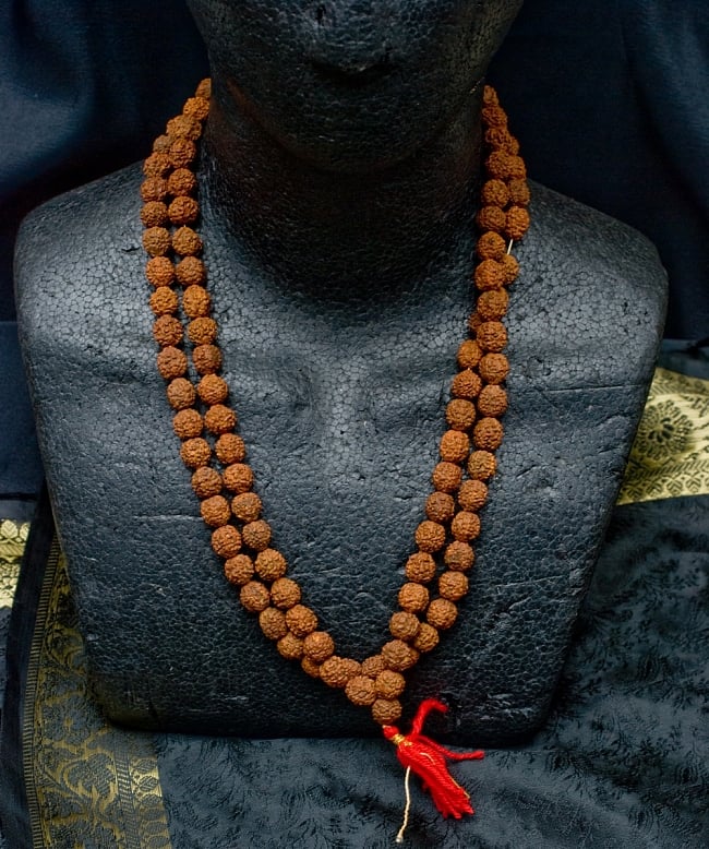 [インド品質]菩提樹の数珠（小粒）-約65cmほど 5 - 通常品を首にかけるとこのような感じになります