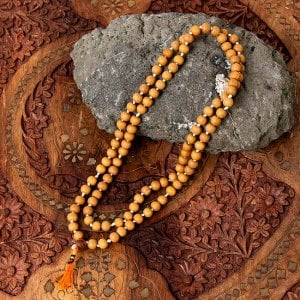 インドの数珠 - 白白檀 8mm珠全長：約96cm(ID-MALA-125)