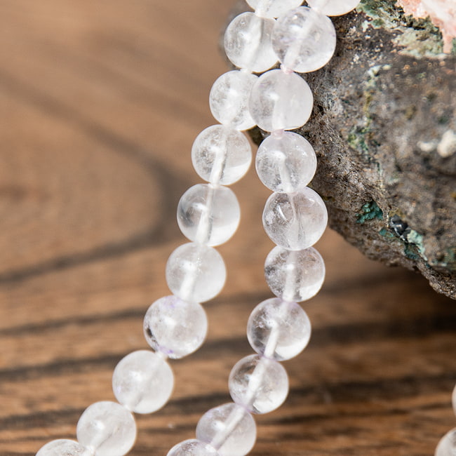 インドの数珠 - 水晶 8mm珠 全長約92cm 6 - 天然水晶ならではの味わいです。