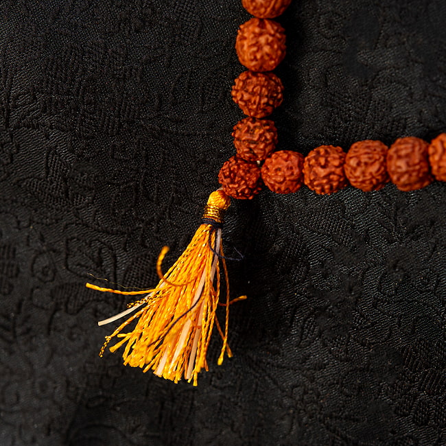 インドの数珠ブレスレット - ルドラクシャ 3 - 房の部分になります。