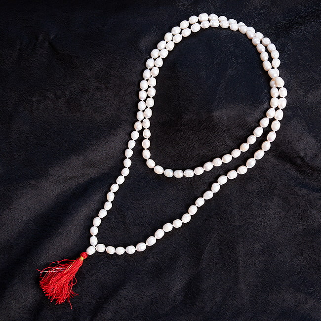 【鑑定書付】インドの数珠 - 108個のサークルパール - 約57cm の写真1枚目です。神聖な国インドからやってきた数珠です。落ち着いたデザインなので、ネックレス等として普段使いでもご使用いただけます。数珠,インドの数珠,ネックレス,首飾り,真珠,パール