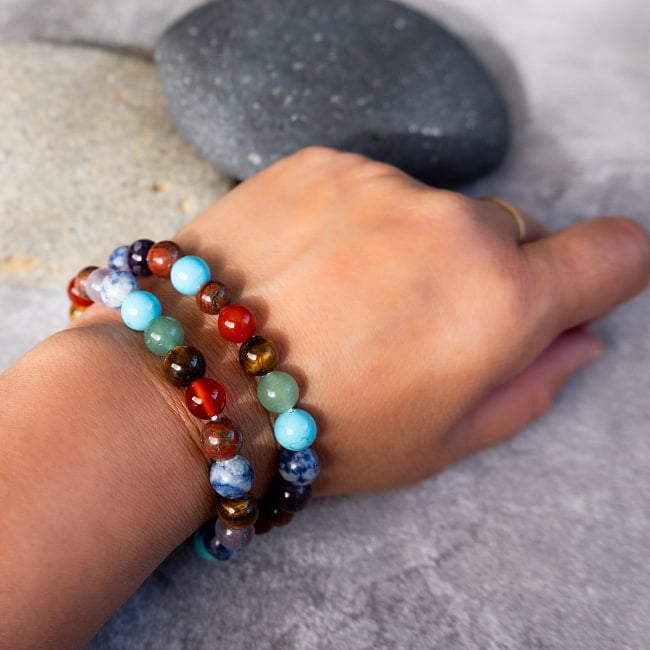 インドの彩り チャクラカラーストーンブレス 6 - 2本重ねつけしてみました