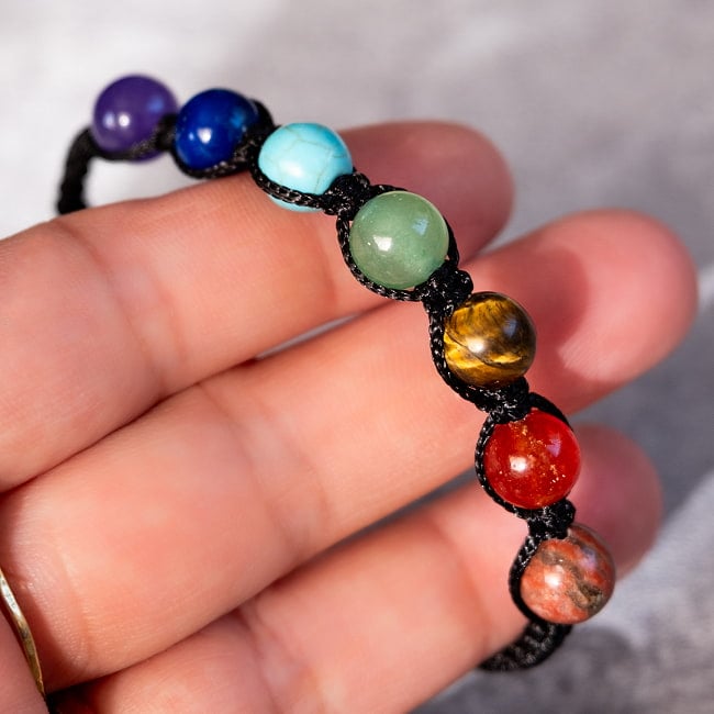 インドの彩り チャクラカラーストーンブレス 5 - しっかり編まれています
