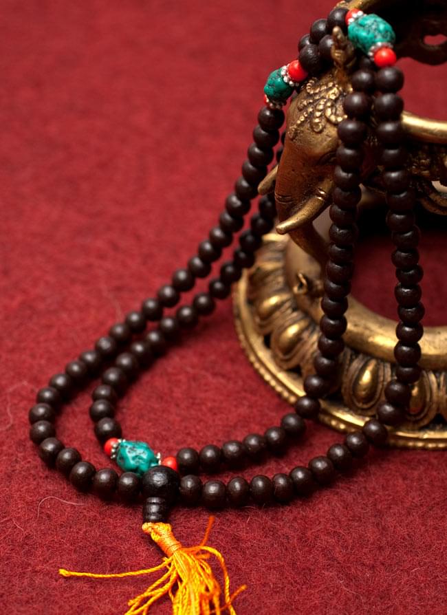 ネパールの数珠 - 木製(黒)の写真1枚目です。全体写真数珠,ネパール 数珠
