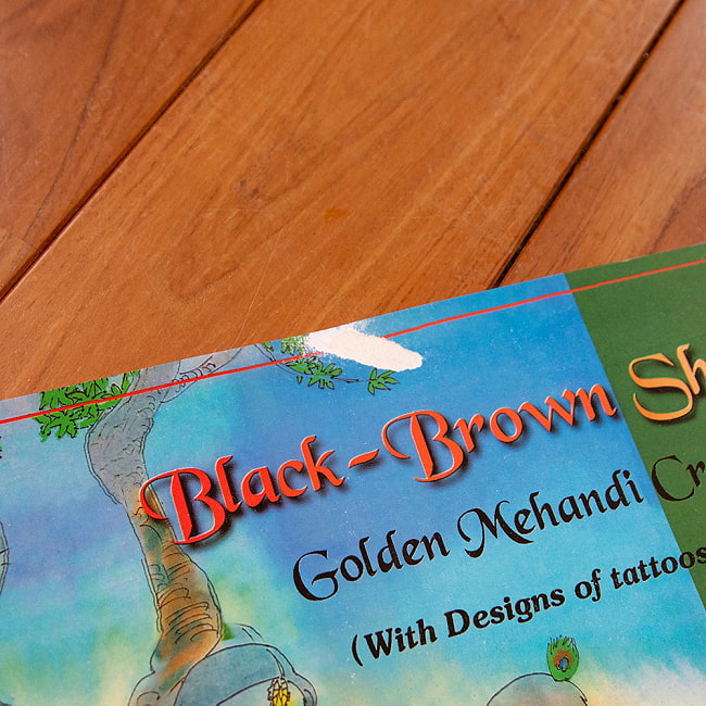 Black-Brown Shaded Golden Mehandi Creations - 原寸大ヘナタトゥ(メヘンディー)デザインブック 4 - 表紙にこのくらいの剥がれがある場合がございます。