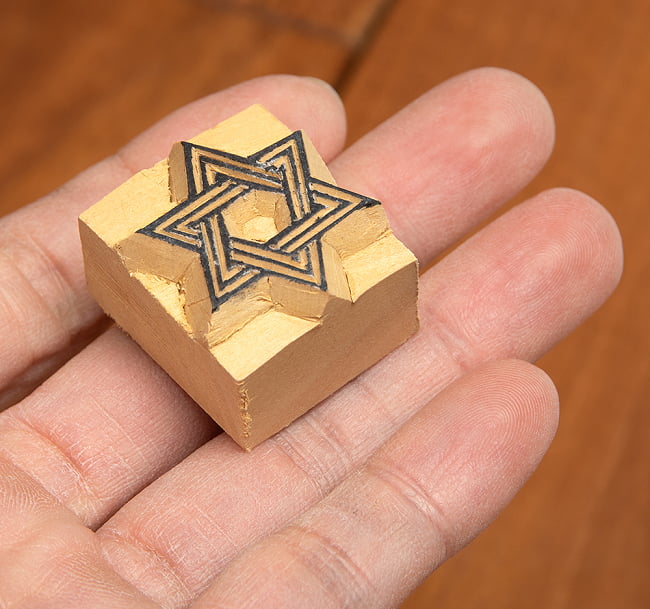 ウッドスタンプ【六芒星】 3 - 手に取るとこれくらいの大きさです