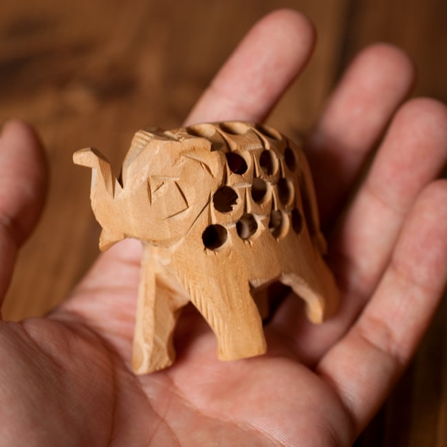 一木造り】インド職人の手作り透かし彫り木像 ジャリ