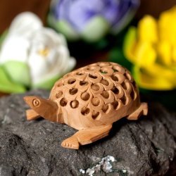 【一木造り】インド職人の手作り透かし彫り木像 ジャリ - タートルの商品写真