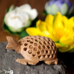 【一木造り】インド職人の手作り透かし彫り木像 ジャリ - タートルの商品写真