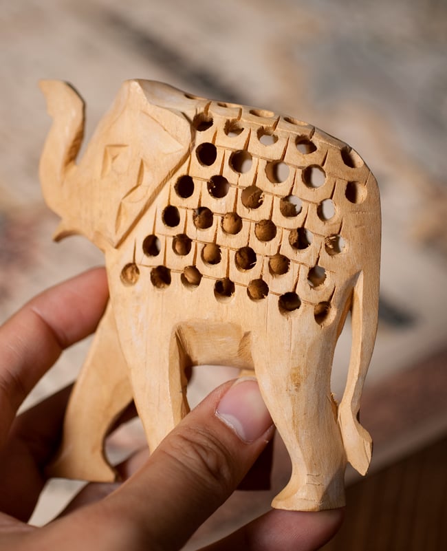 一木造り】インド職人の手作り透かし彫り木像 ジャリ - エレファント