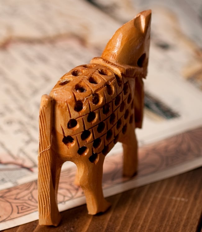 【一木造り】インド職人の手作り透かし彫り木像 ジャリ - 馬 5 - 後ろはこのようになっております
