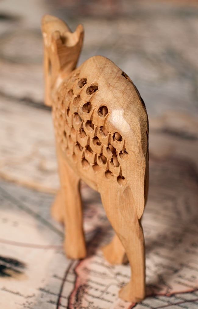 一木造り】インド職人の手作り透かし彫り木像 ジャリ - ラクダ の通販