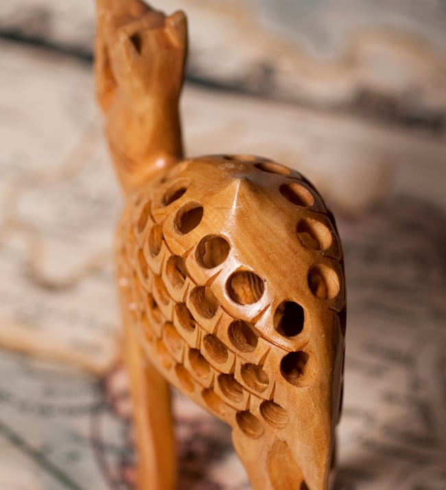 一木造り】インド職人の手作り透かし彫り木像 ジャリ - ラクダ の通販