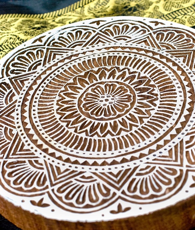 ランゴリ模様のウッドブロックスタンプ（花柄）-直径15.5cm 2 - とてもよく彫り込まれています