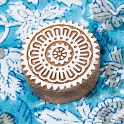 花の丸型ウッドブロック -直径約5.5cm